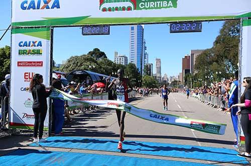 Fred Kosgei Chesondin venceu em Curitiba / Foto: Giuliano Gomes/Latin Sports